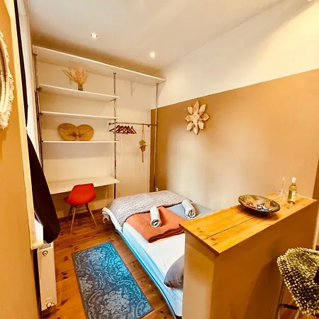 1-zimmer-apartment Mit Balkon Naehe Ice-bahnhof *