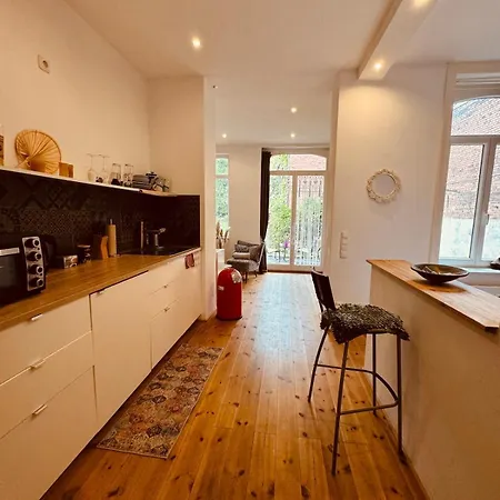 1-zimmer-apartment Mit Balkon Naehe Ice-bahnhof Apartment *